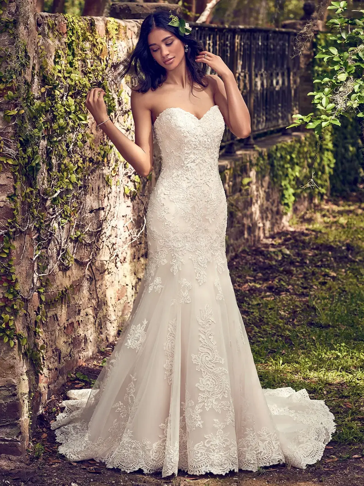 maggie-sottero-wedding-dress-saige-8mn486-main_13_111750-162344399221797